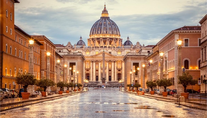 Questa immagine ha l'attributo alt vuoto; il nome del file è basilica-san-pietro.jpg