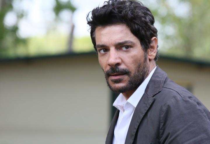 Al via “Storia di una famiglia perbene”, la nuova serie con Giuseppe Zeno e Simona Cavallari