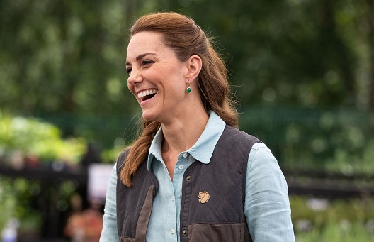 Imbarazzo per Kate Middleton: “Sul cellulare un cetriolo e una faccina che impreca”