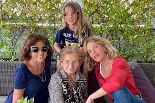 Alessia Marcuzzi, figlia, mamma e nonna: quattro generazioni a confronto