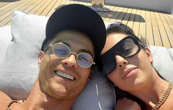 La Juve vince lo scudetto, Georgina Rodriguez fiera di Cristiano Ronaldo: “Il migliore dell’universo” La Juve vince lo scudetto, Georgina Rodriguez fiera di Cristiano Ronaldo: “Il migliore dell’universo”