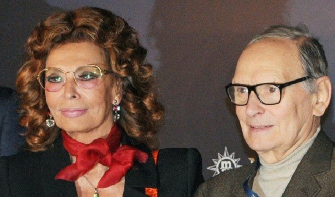 Sophia Loren piange la morte di Ennio Morricone: “Se ne vanno i grandi, restiamo sempre più soli”