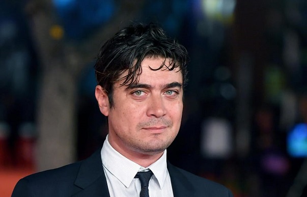 Questa immagine ha l'attributo alt vuoto; il nome del file è Riccardo-Scamarcio.jpg