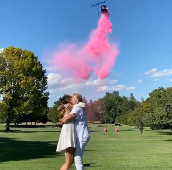 Gianluca Vacchi e Sharon Fonseca scoprono in maniera spettacolare se aspettano un maschio o una femmina: fanno volare un elicottero
