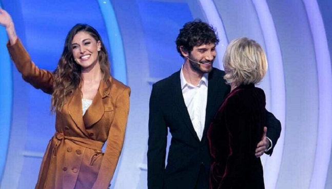 Stefano e Belen di nuovo insieme? Maria De Filippi: “Lui è capace di farsi perdonare l’imperdonabile”