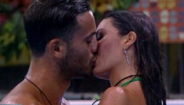 GF Vip, Elisabetta Gregoraci e Pierpaolo Pretelli sempre più vicini: arriva il “vero” bacio?