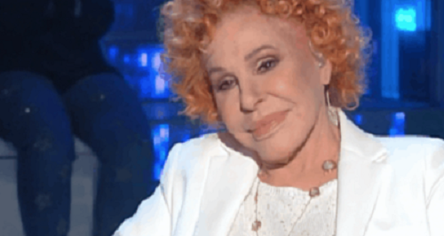 Ornella Vanoni, femore rotto e concerti rinviati Ornella Vanoni, femore rotto e concerti rinviati