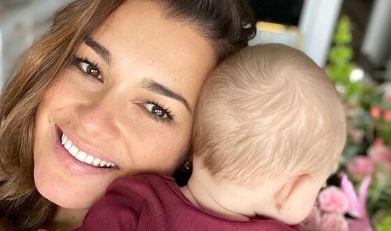 Alena Seredova: «Io, positiva al Covid-19, non vedo mia figlia da 15 giorni»