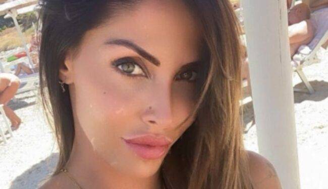 Revenge porn, Guendalina Tavassi choc: “Mi hanno rubato video intimi dal cellulare”