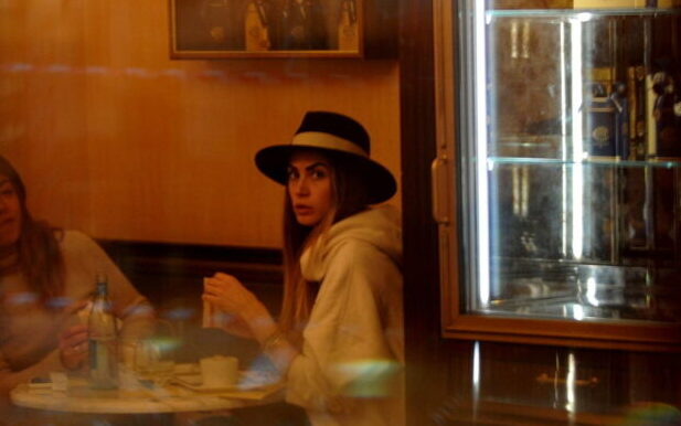 Melissa Satta, primo shopping da single in centro a Milano: foto