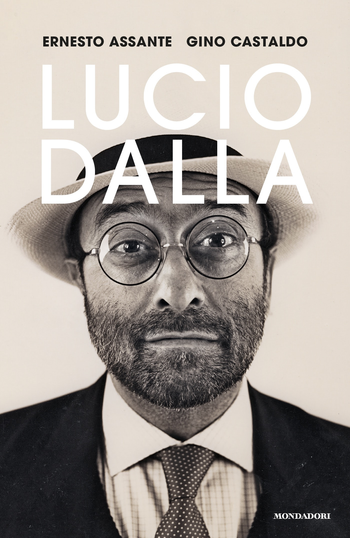 Esce oggi “Lucio Dalla”, la prima grande biografia di Lucio Dalla, scritta da Ernesto Assante e Gino Castaldo