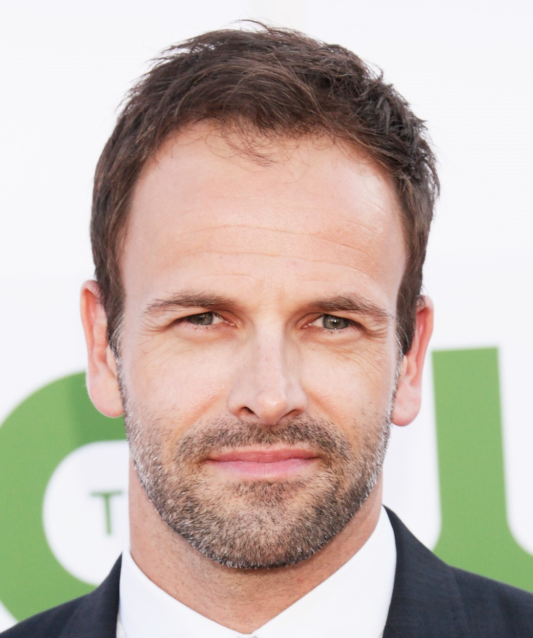 The Crown: Jonny Lee Miller sarà il Primo Ministro John Major nella stagione 5