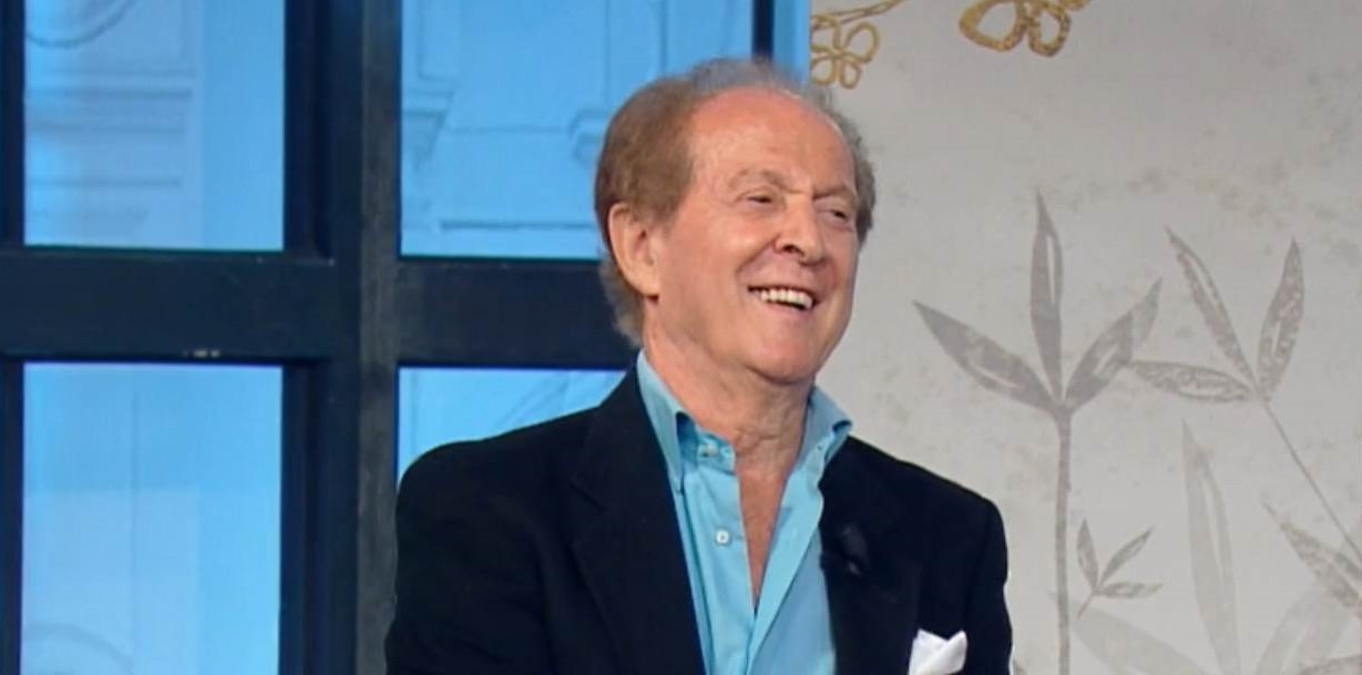 Memo Remigi: “Ironia, musica e pure ballo. La mia nuova vita a 83 anni”