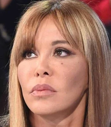 Vera Gemma difende Antonella Elia: ”Accanimenti inutili”