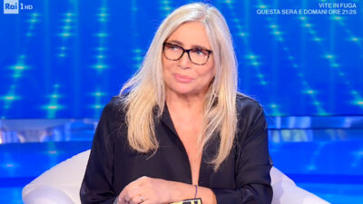Mara Venier, furia a Domenica In nel dibattitto sul covid: «Chi non è interessato, vada fuori» Mara Venier, furia a Domenica In nel dibattitto sul covid: «Chi non è interessato, vada fuori»