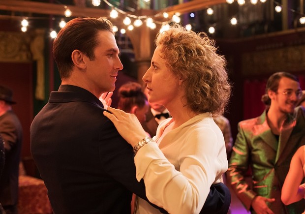 I’m Your Man: arriva al cinema la commedia sentimentale più sorprendente dell’anno
