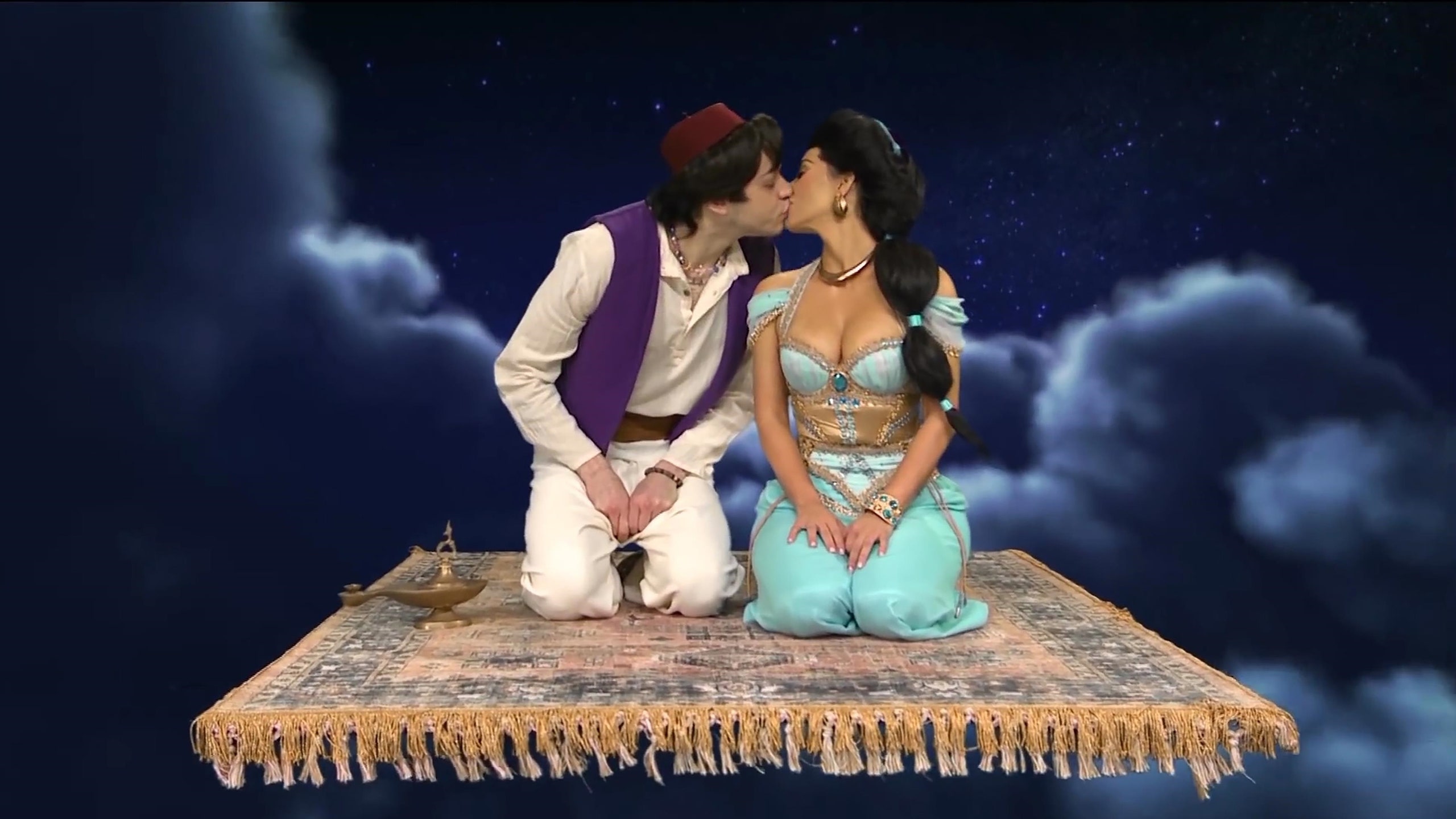 Kim Kardashian e Pete Davidson sempre più uniti