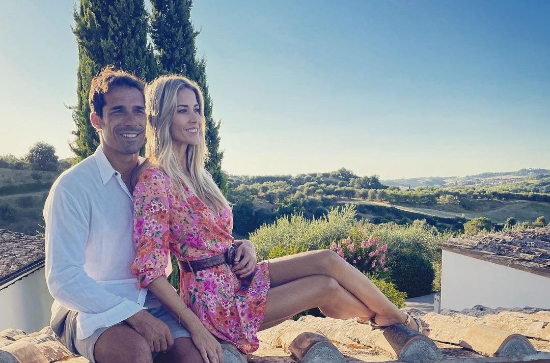 Elena Santarelli e la pausa dal marito Bernardo Corradi: “Distanti ricarichiamo le batterie”