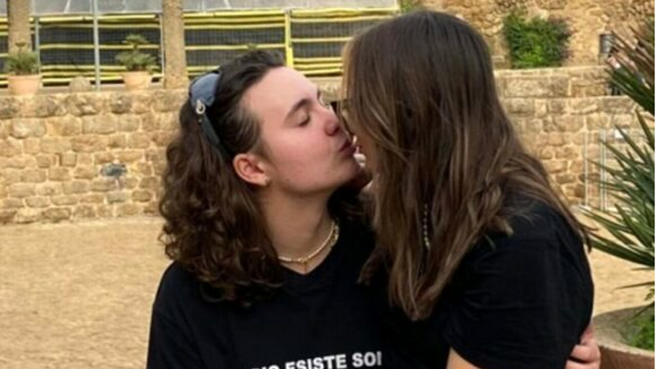 Madame fidanzata? La foto del bacio con una ragazza