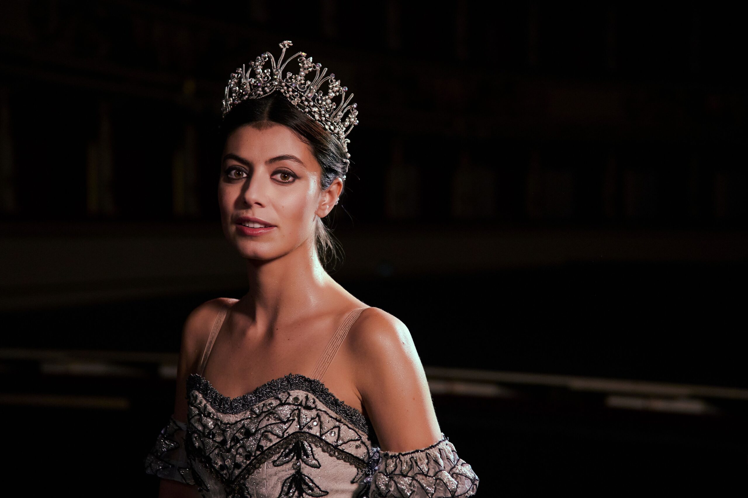 “Carla”:  Alessandra Mastronardi è Carla Fracci nel primo film Tv sulla straordinaria vita della più grande ballerina italiana di tutti i tempi