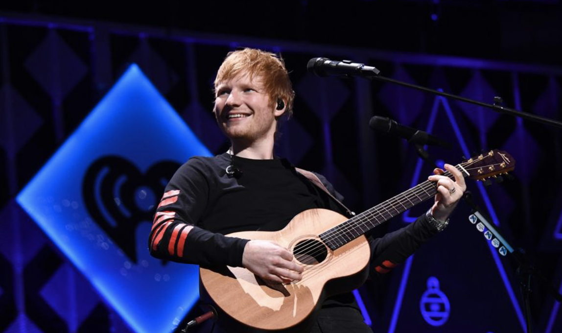 Ed Sheeran pianta alberi per contrastare l’inquinamento causato dai suoi concerti