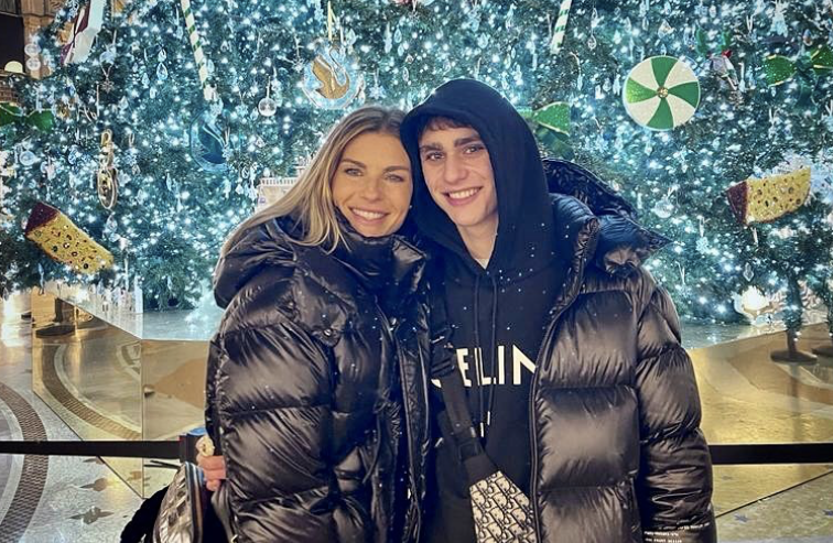 Martina Colombari e il figlio, la foto che ce li mostra sempre più identici e complici