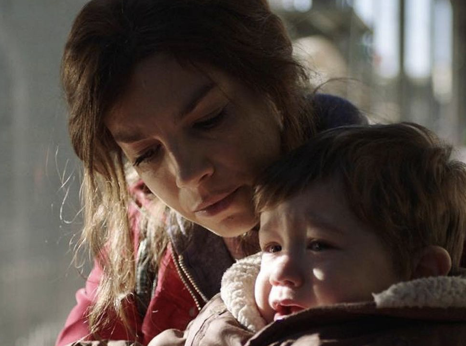 Cambio look, cambio vita per Emma Marrone di nuovo sul set nel ruolo di attrice per un nuovo film