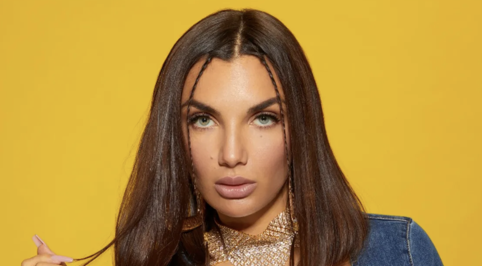 Elettra Lamborghini ha il collo bloccato ma ha paura dell’ago della siringa: “Non ci riesco”