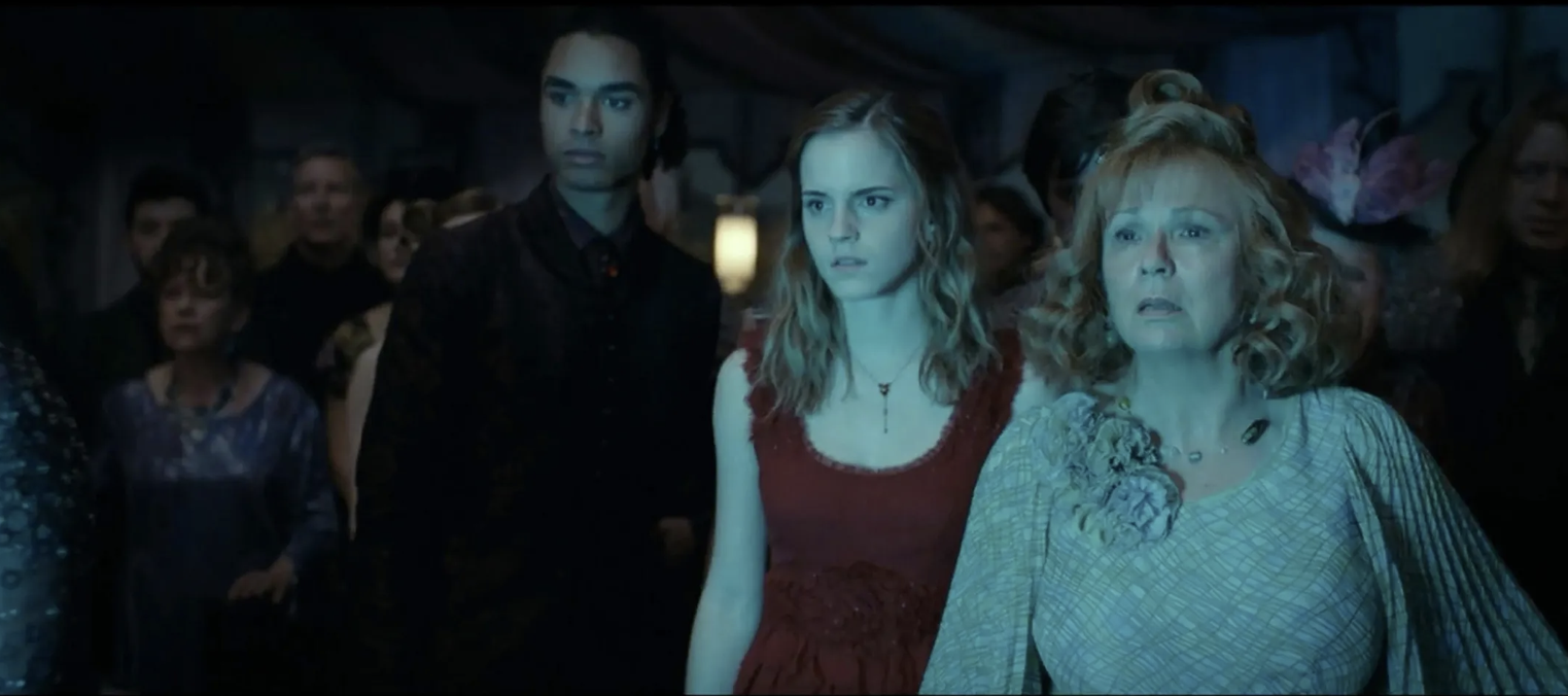 Harry Potter, il duca di Bridgerton e altri attori che erano a Hogwarts e dintorni Harry Potter, il duca di Bridgerton e altri attori che erano a Hogwarts e dintorni