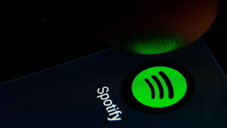 Spotify prende contromisure sul podcast no vax: arrivano nuove linee guida