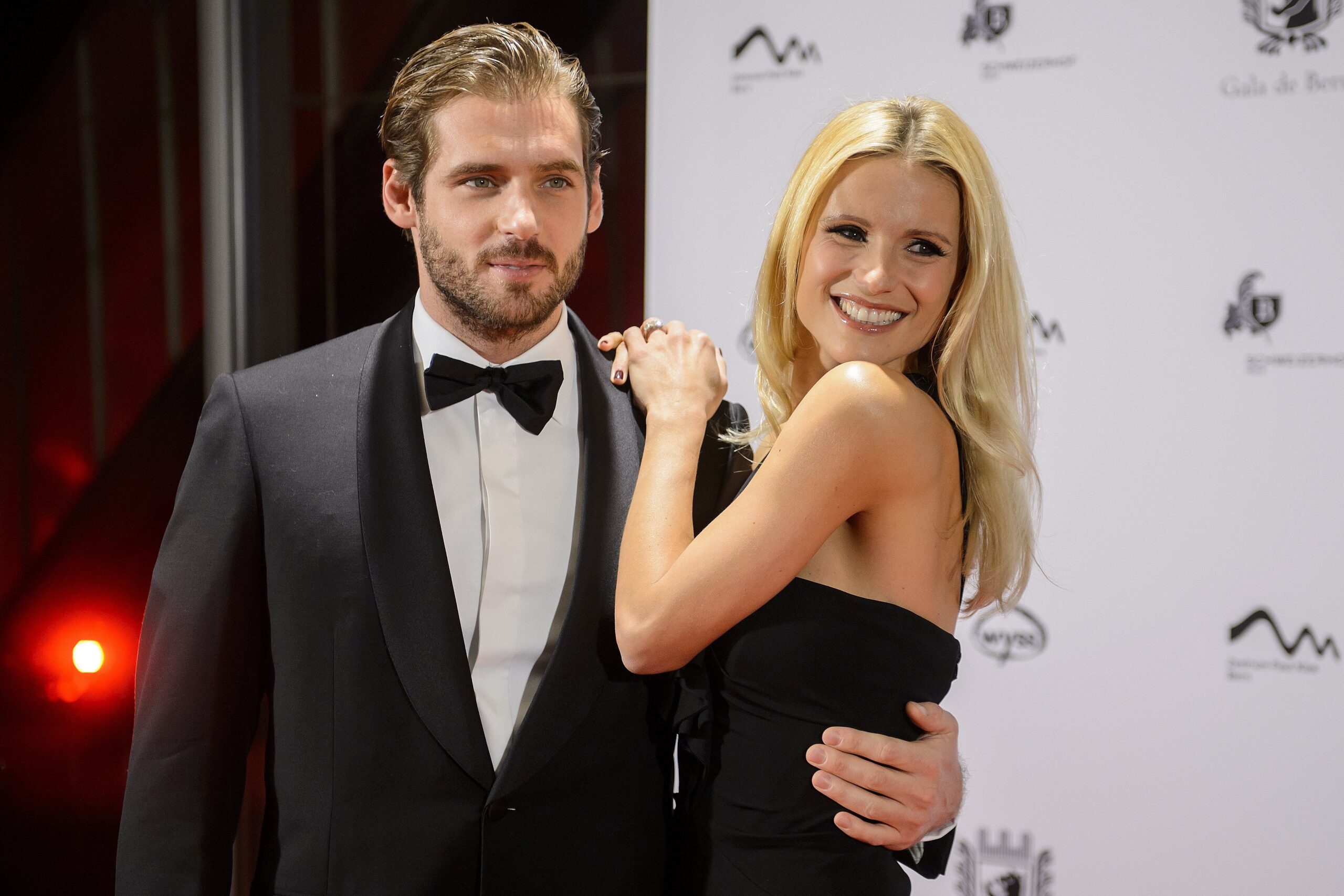 Trussardi, svelato il giallo della bionda. Ramazzotti: “Io e Hunziker? Amici” Trussardi, svelato il giallo della bionda. Ramazzotti: “Io e Hunziker? Amici”