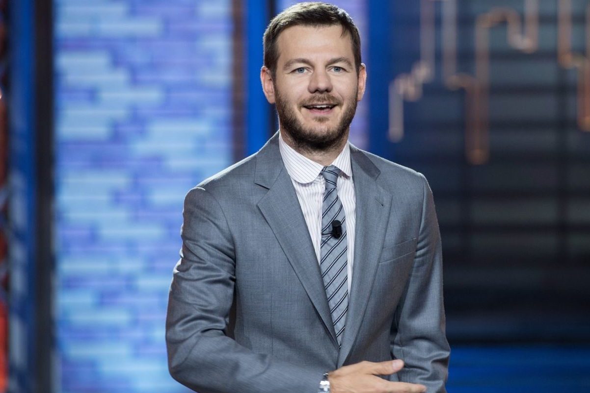 Una semplice domanda, Alessandro Cattelan: “Il giudizio degli altri è la tomba della felicità”