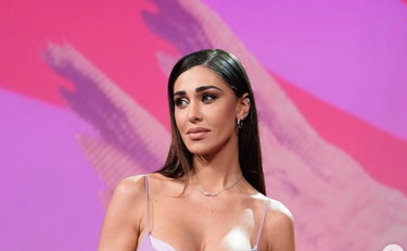 Belen annuncia ufficialmente di essere tornata con Stefano De Martino. Ma aggiunge “resto ci rilasceremo” Belen annuncia ufficialmente di essere tornata con Stefano De Martino. Ma aggiunge “resto ci rilasceremo”