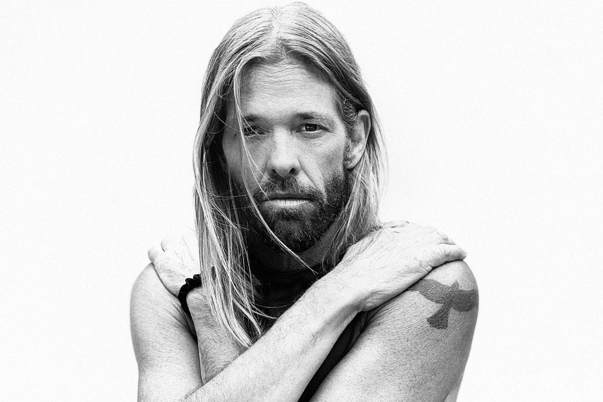 Grammy 2022, ci sarà l’omaggio al batterista dei Foo Fighters Taylor Hawkins