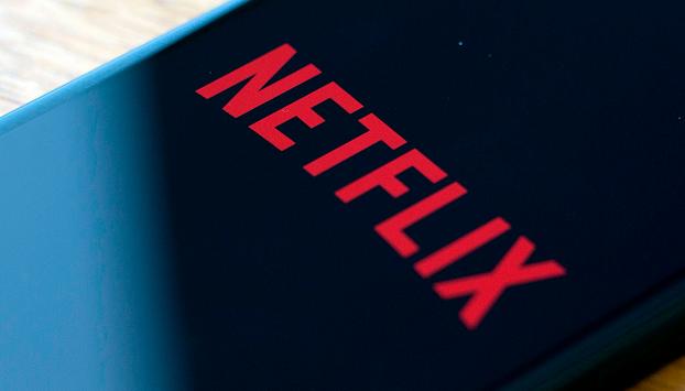 Netflix perde abbonamenti per la prima volta dal 2011 e fa tonfo in borsa