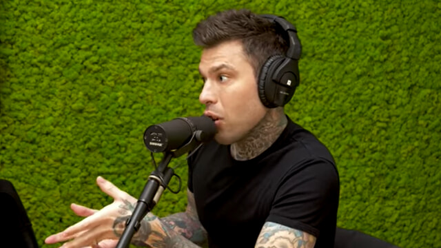 Fedez dopo la malattia: “Oggi vedo i soldi diversamente”