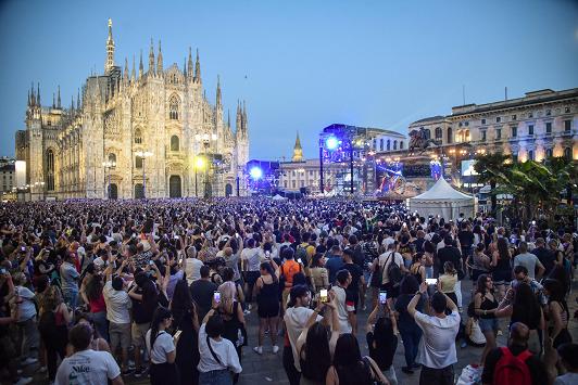 Concerto in piazza Duomo: malori tra la folla e 6 in ospedale