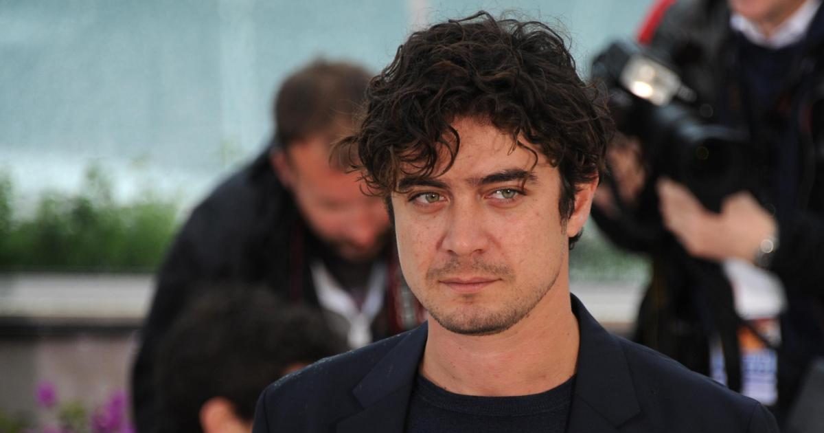 Riccardo Scamarcio al cinema in “Alla vita”, storia di amore e libertà Riccardo Scamarcio al cinema in “Alla vita”, storia di amore e libertà