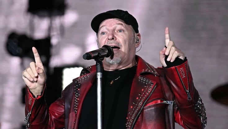 Vasco Rossi riceve la Lupa Capitolina, i ringraziamenti su Instagram