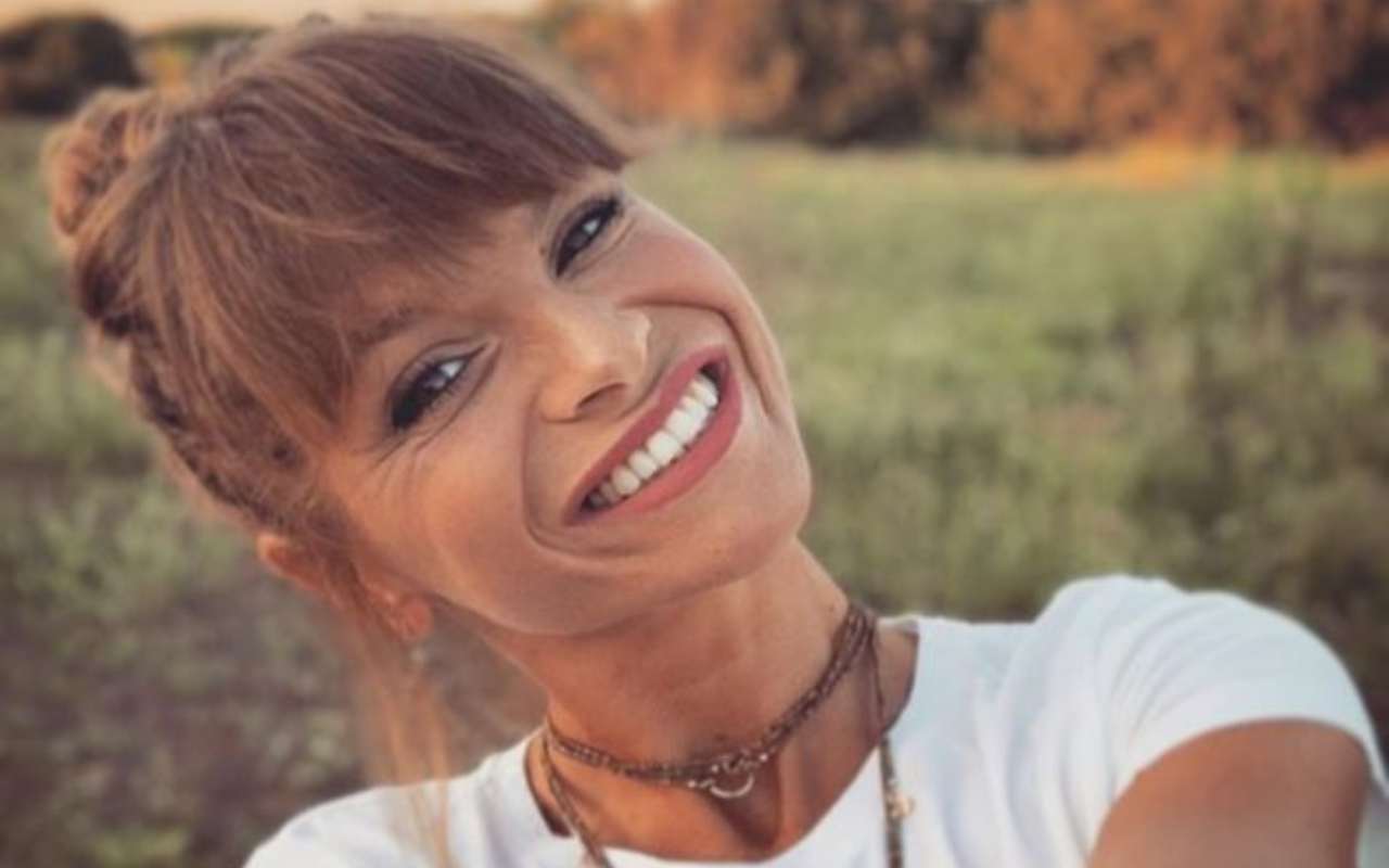 Alessandra Amoroso attaccata online: «Ma non ti fai schifo?». I fan corrono in sua difesa Alessandra Amoroso attaccata online: «Ma non ti fai schifo?». I fan corrono in sua difesa