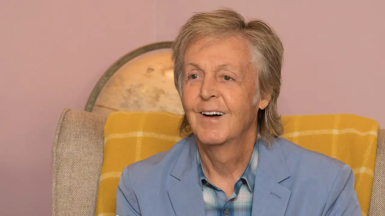 Trionfo per Paul McCartney, duetta (virtualmente) con John Lennon e a sorpresa canta con Dave Grohl