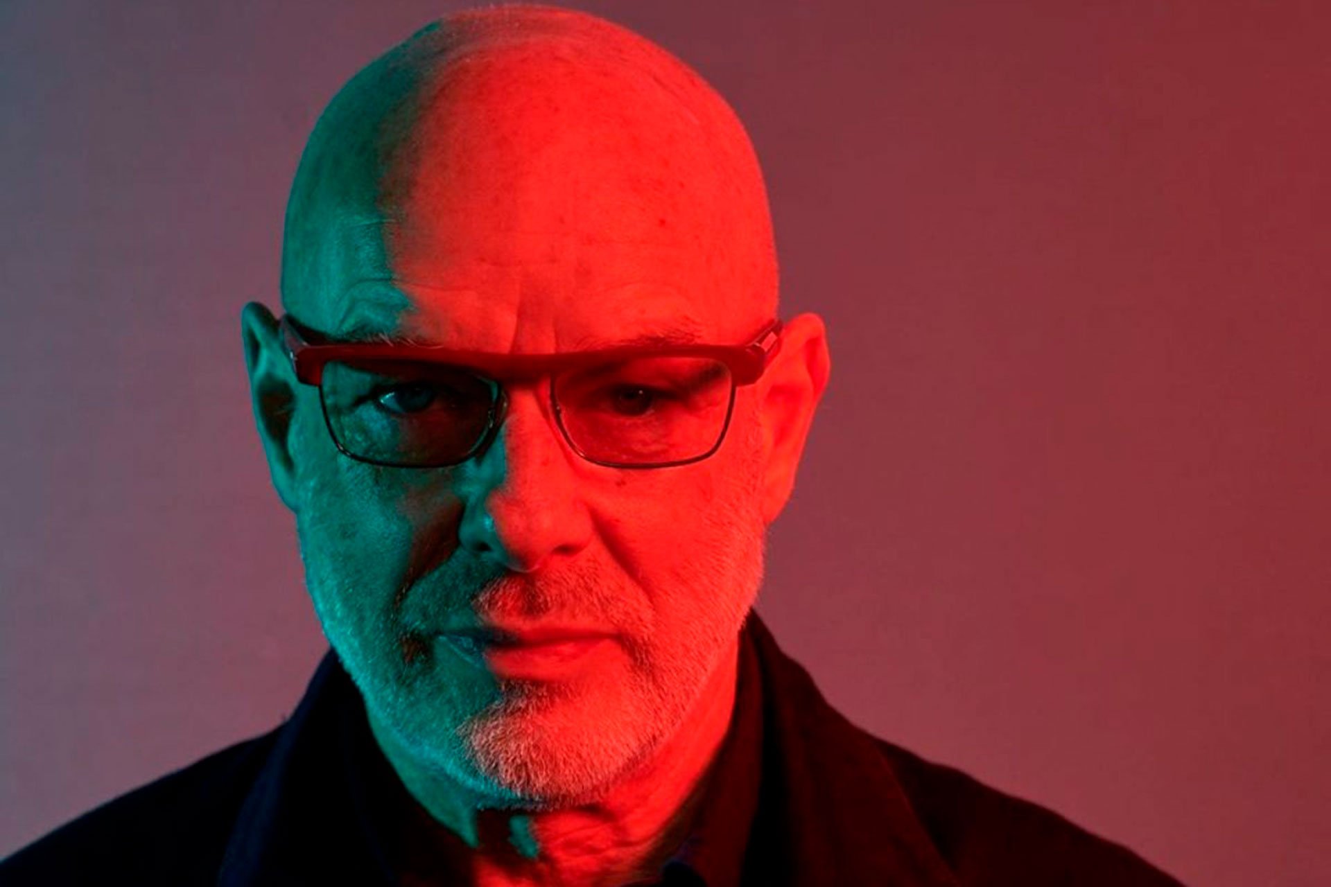 Brian Eno, ForeverAndEverNoMore invita a combattere il futuro precario