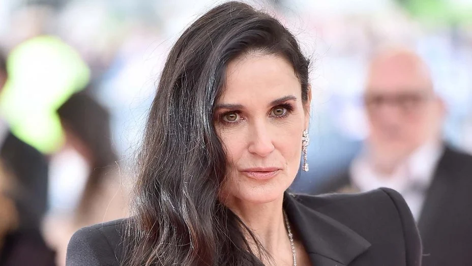 Demi Moore e Andie svelano la prima collaborazione in edizione limitata. La collezione collaborativa di ispirazione vintage progettata pensando a ogni donna