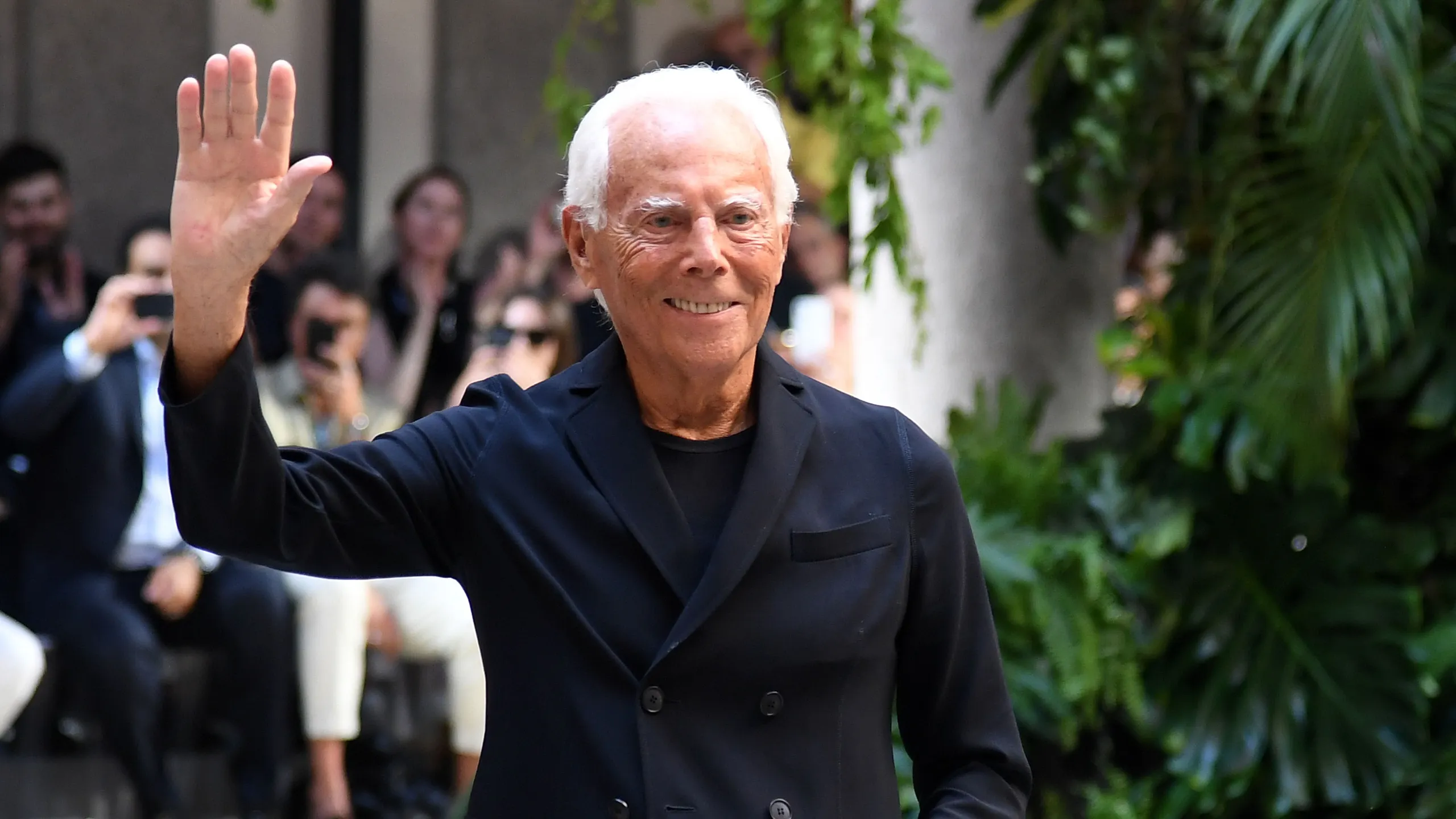 Armani critico sulla couture di Parigi: “Forse meglio rimanere a Milano” Armani critico sulla couture di Parigi: “Forse meglio rimanere a Milano”