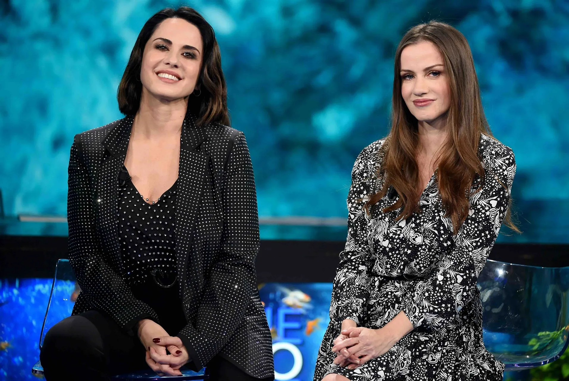 Paola e Chiara, reunion a sorpresa al concerto di Max Pezzali Paola e Chiara, reunion a sorpresa al concerto di Max Pezzali