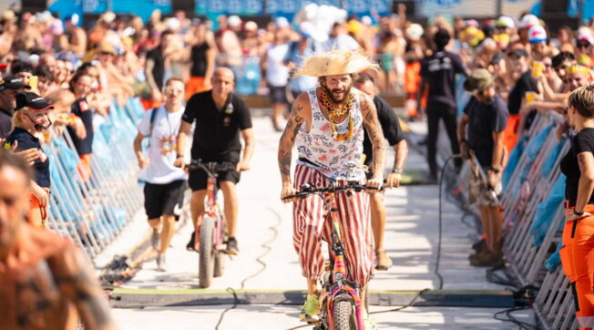 “Jova Beach Party”, Jovanotti al geologo Tozzi: gli econazisti  sono mitomani pericolosi