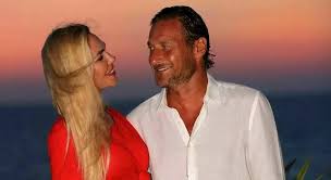 Francesco Totti e Ilary Blasi, si va verso l’accordo? Ma Fabrizio Corona vuota il sacco…