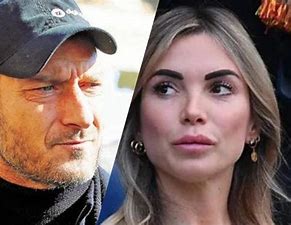 Francesco Totti a casa di Noemi Bocchi con la figlia Isabel Francesco Totti a casa di Noemi Bocchi con la figlia Isabel