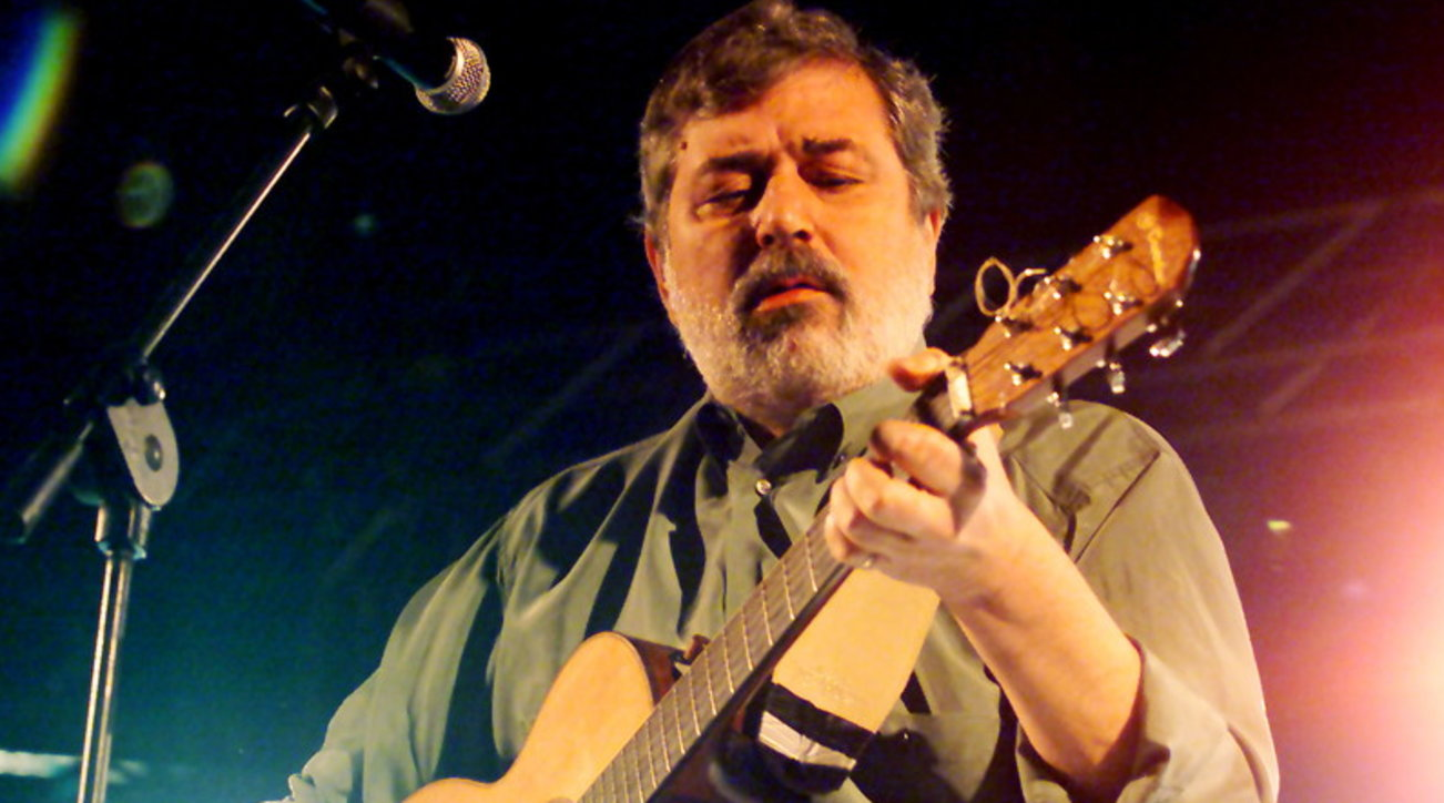 Francesco Guccini rompe la promessa e torna a cantare: in arrivo un nuovo album
