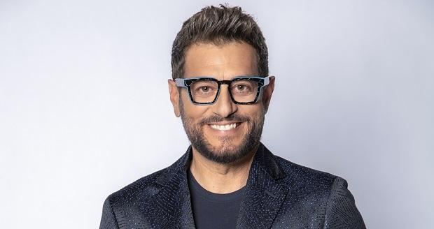 L’Isola, Roberto Cenci spazientito richiama in diretta Enrico Papi L’Isola, Roberto Cenci spazientito richiama in diretta Enrico Papi